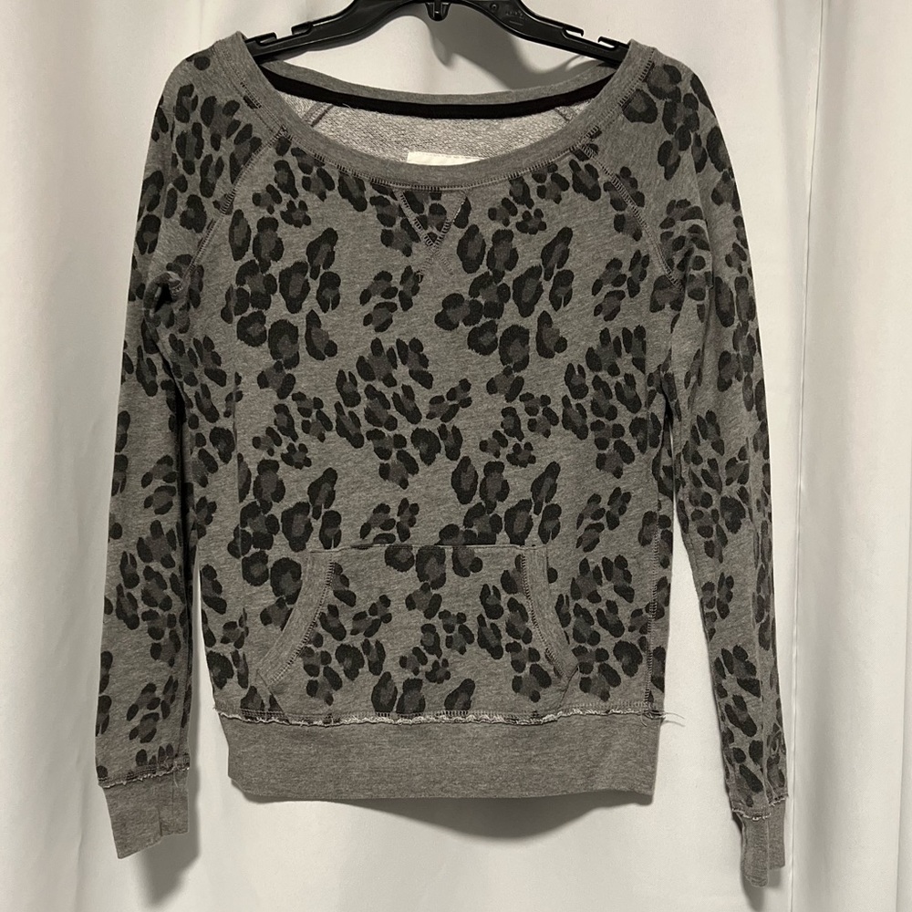 Aeropostale Gray Leopard Pullover Sweater with Pocket Size Small